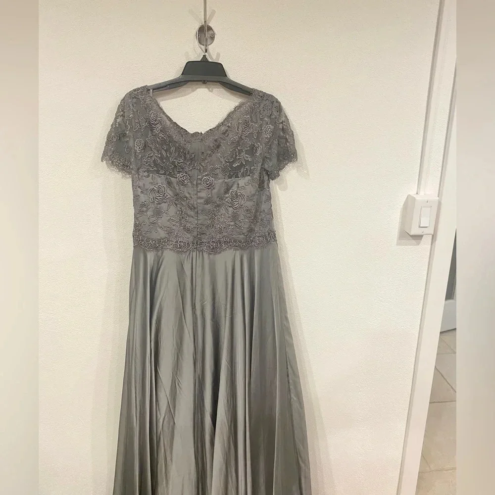 NWT La Femme Floral Embroidery Chiffon Column Gown Size 14 - Picture 5 of 5